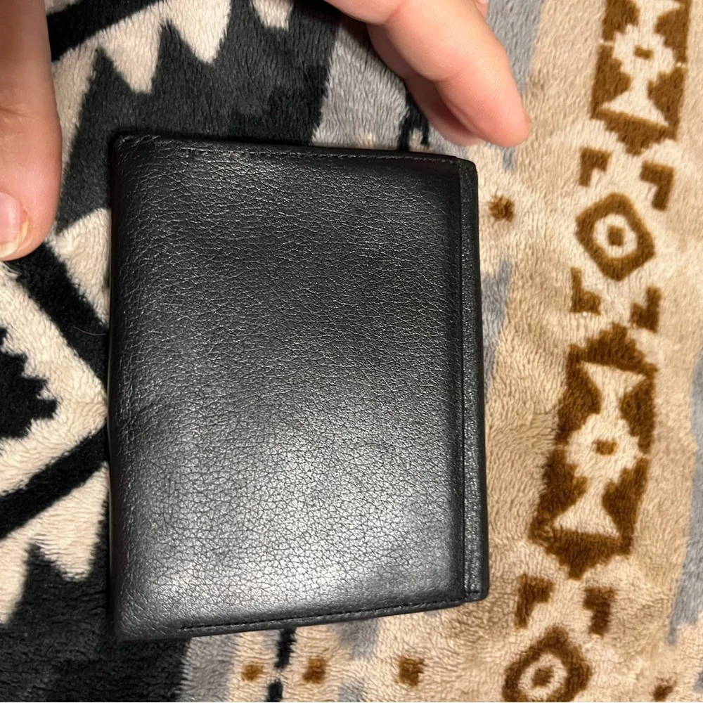 Burberry EUC Vintage Men’s Black Leather Wallet with Gold Accent - Picture 3 of 14